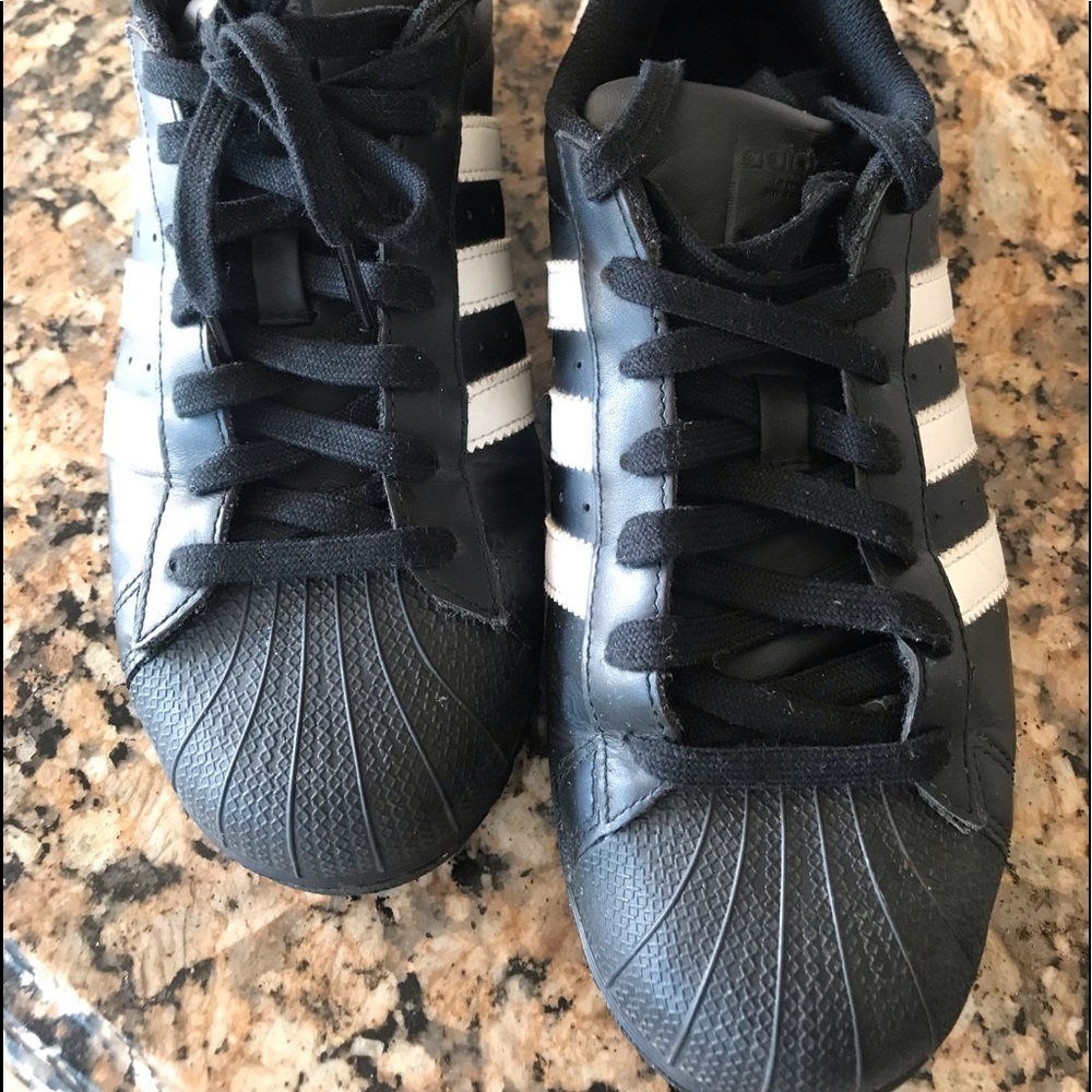 Adidas excellent condition unisex sneakers